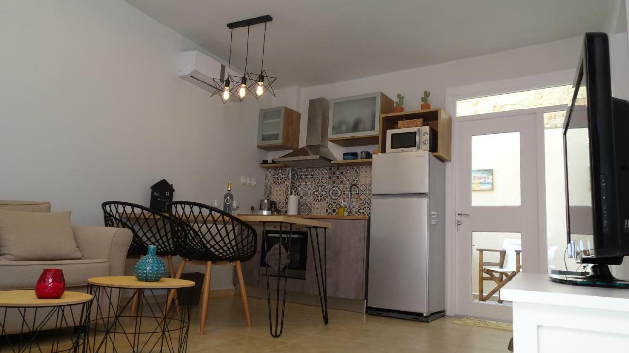 Elegant And Comfortable Apartment In The City Center Ermoupoli Exterior foto